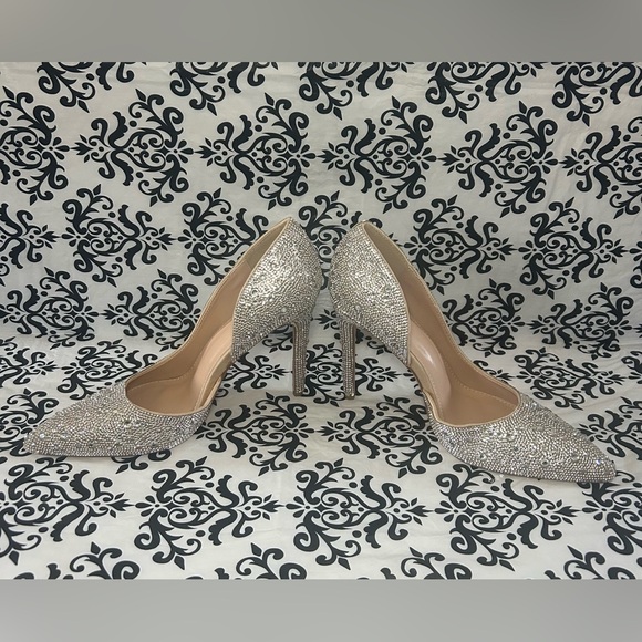 NWOT Silver Crystal Embellished Pumps - Picture 4 of 12
